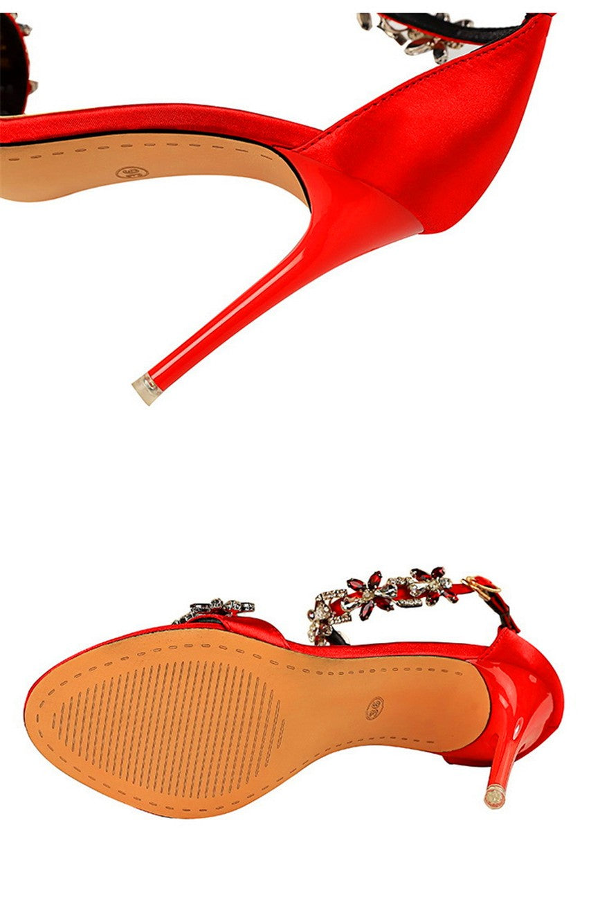 Sandálias femininas de seda macia, dedo aberto, verão 2025 — luxo com cristais, fivela no tornozelo, salto alto elegante, perfeitas para festas, noivas e ocasiões especiais