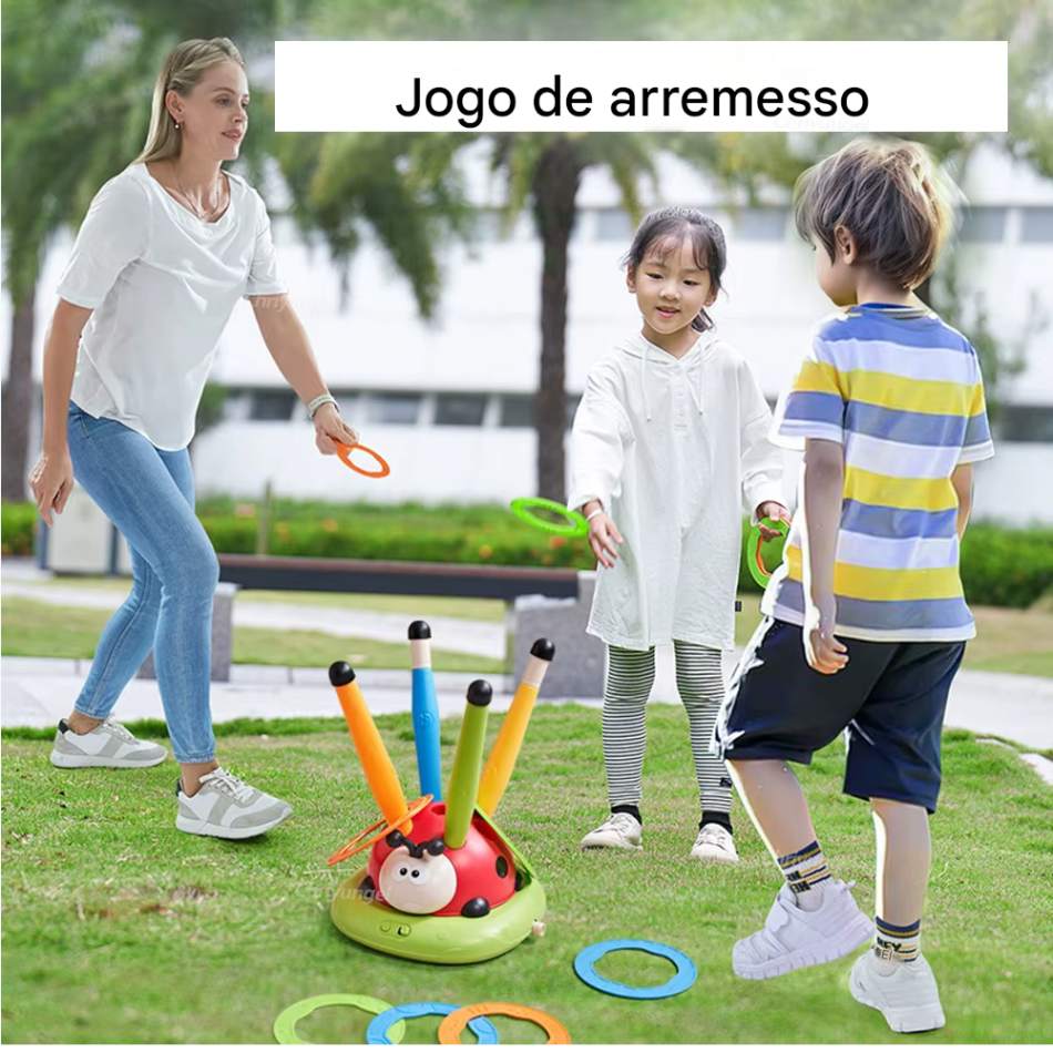 Brinquedo 3 em 1 Esportivo e Interativo – Joaninha Musical com Jogo de Arremesso de Anel, Pulo Divertido e Lançador de Foguetes