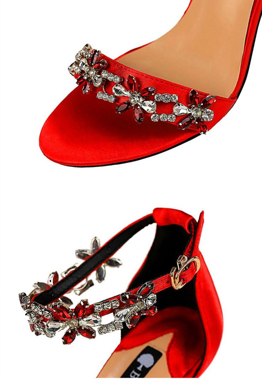 Sandálias femininas de seda macia, dedo aberto, verão 2025 — luxo com cristais, fivela no tornozelo, salto alto elegante, perfeitas para festas, noivas e ocasiões especiais