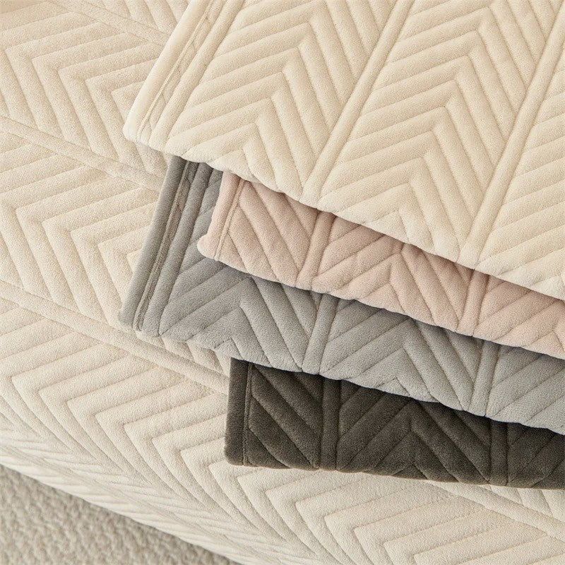 Capa de Sofá Universal em Veludo Premium, Padrão Geométrico Moderno | Toque Macio e Confortável