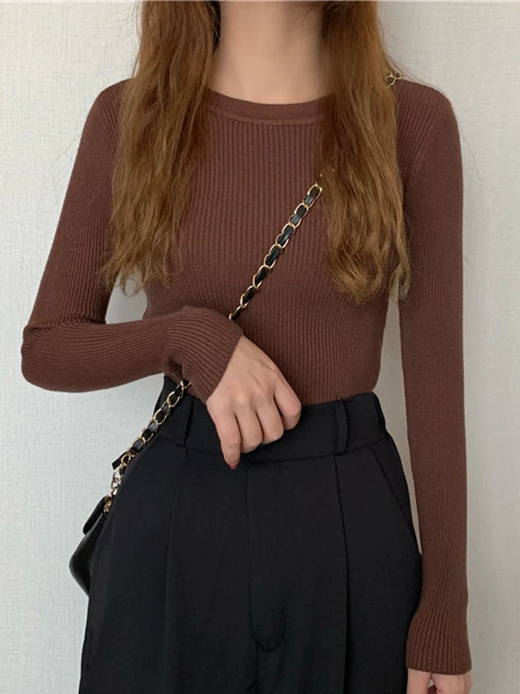 Nova blusa feminina 2025 para outono e inverno, manga longa, pulôver básico com pescoço elástico e estilo sólido em malha jumper.