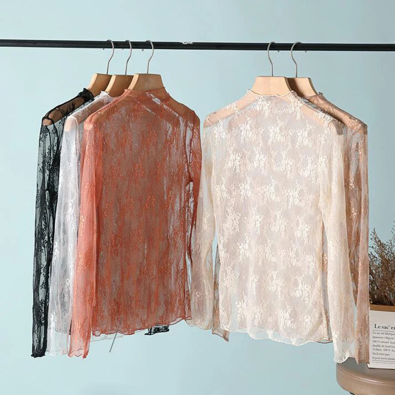 Blusa Feminina Elegante e Sexy, T-shirt de malha feminina com manga longa, detalhe em renda e efeito transparente.
