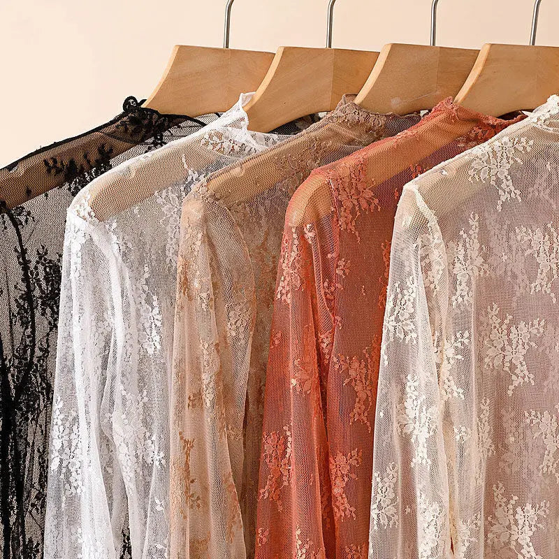 Blusa feminina de renda com camiseta de fundo, primavera e outono, manga longa, malha colheita. Topo estilo estrangeiro, sexy, com detalhes ocos e gola alta.