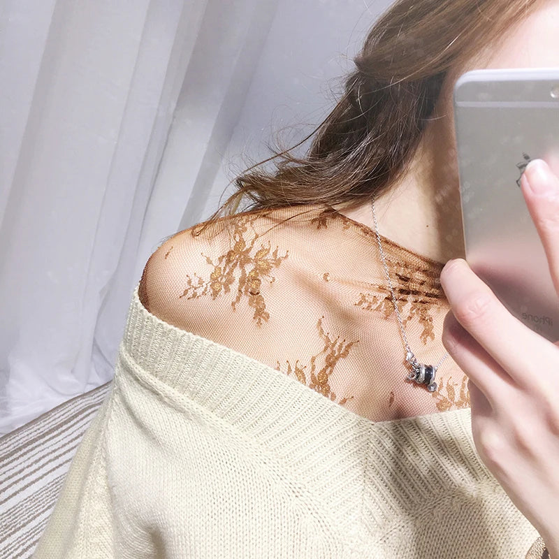 Blusa feminina de renda com camiseta de fundo, primavera e outono, manga longa, malha colheita. Topo estilo estrangeiro, sexy, com detalhes ocos e gola alta.