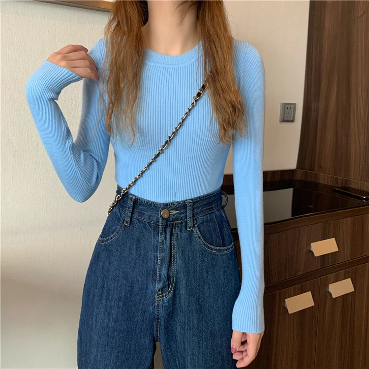 Nova blusa feminina 2025 para outono e inverno, manga longa, pulôver básico com pescoço elástico e estilo sólido em malha jumper.