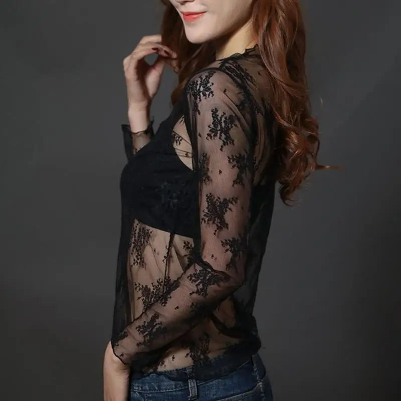 Blusa feminina de renda com camiseta de fundo, primavera e outono, manga longa, malha colheita. Topo estilo estrangeiro, sexy, com detalhes ocos e gola alta.
