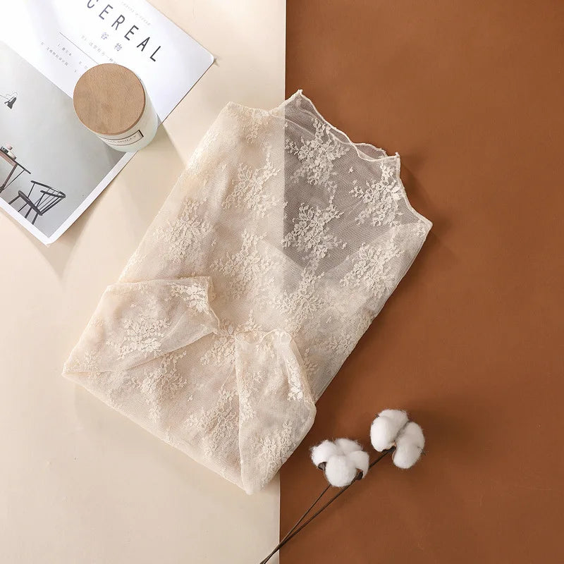 Blusa Feminina Elegante e Sexy, T-shirt de malha feminina com manga longa, detalhe em renda e efeito transparente.