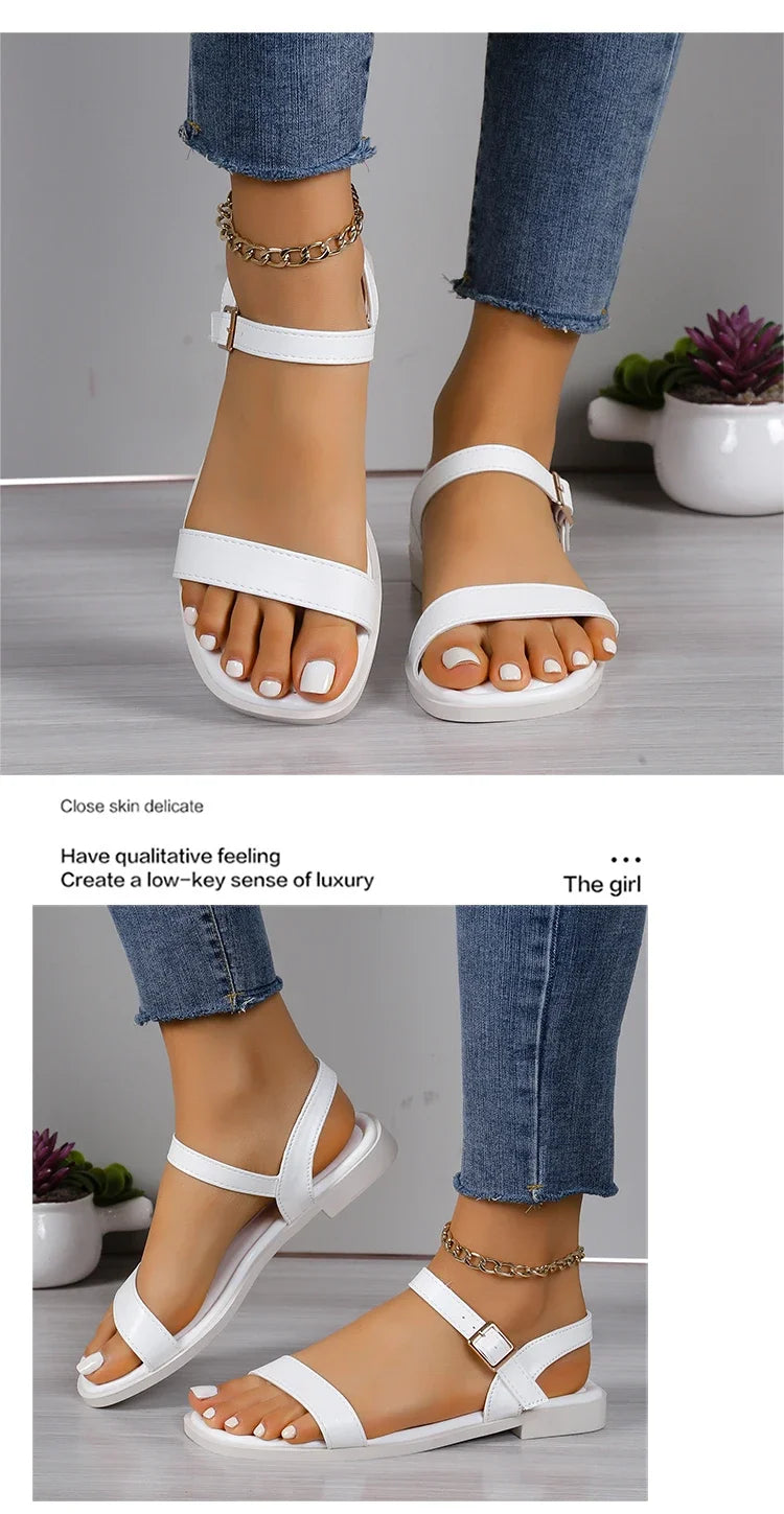 Sandálias de Fivela com Dedo do Pé Aberto. Ideal para o Verão, com Saltos Grossos e Tamanhos Grandes. Perfeitas para a Praia e para Uso Casual, Disponíveis na Cor Branca.