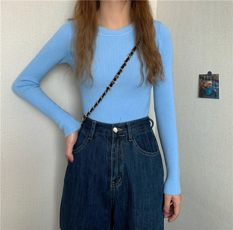 Nova blusa feminina 2025 para outono e inverno, manga longa, pulôver básico com pescoço elástico e estilo sólido em malha jumper.