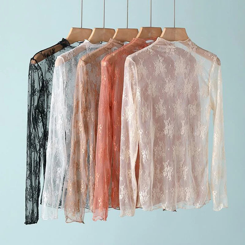 Blusa Feminina Elegante e Sexy, T-shirt de malha feminina com manga longa, detalhe em renda e efeito transparente.