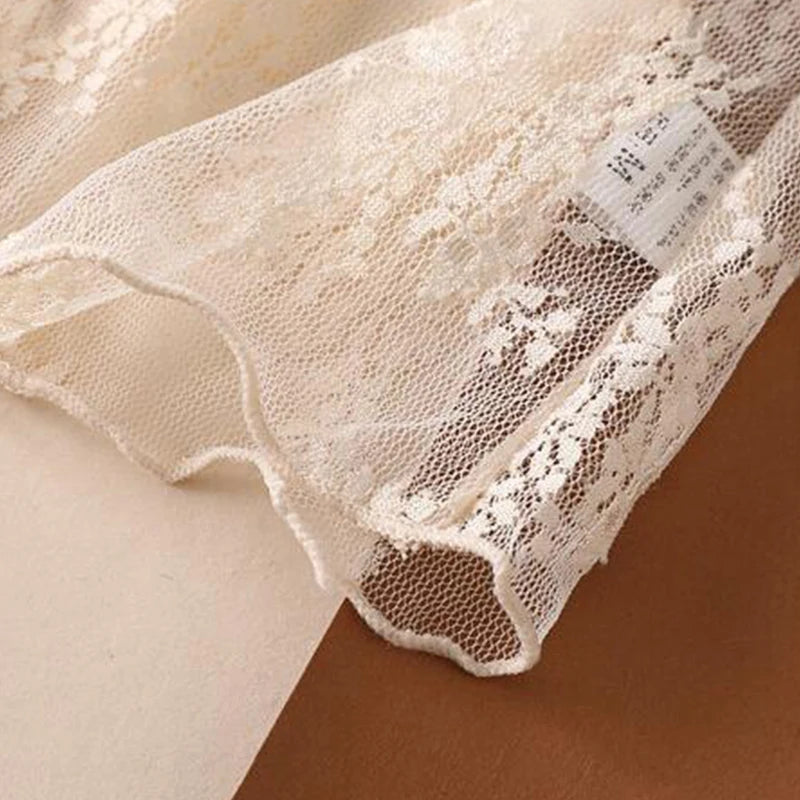 Blusa Feminina Elegante e Sexy, T-shirt de malha feminina com manga longa, detalhe em renda e efeito transparente.