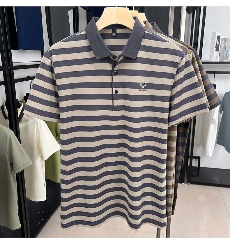 Camiseta masculina de manga curta, listrada e de alta qualidade, perfeita para o verão de 2025. Com bordado da letra "B" da marca de luxo, esta peça é ideal para um look casual e elegante.