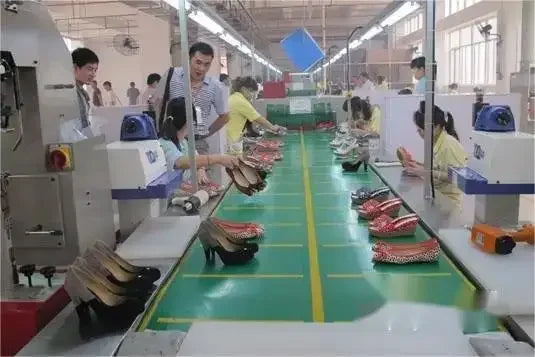 Sandálias Femininas: Sandálias Planas Macias, Sandálias de Verão em Tecido Elástico, Chinelos Elegantes.