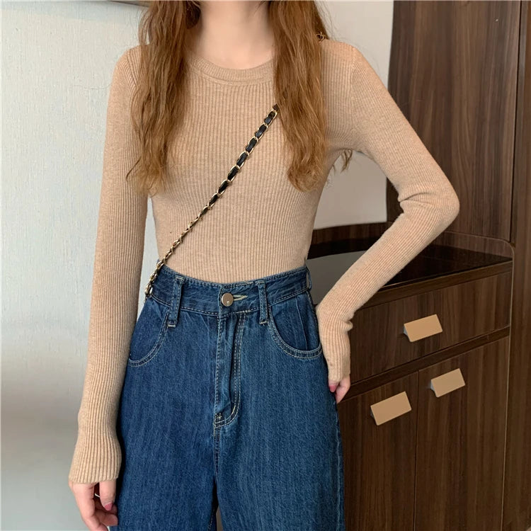 Nova blusa feminina 2025 para outono e inverno, manga longa, pulôver básico com pescoço elástico e estilo sólido em malha jumper.