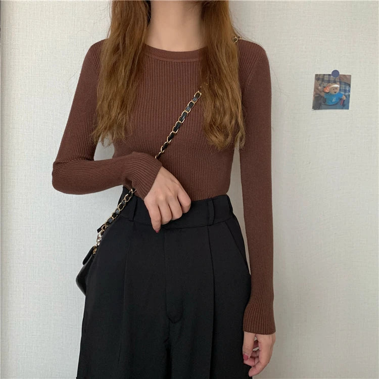 Nova blusa feminina 2025 para outono e inverno, manga longa, pulôver básico com pescoço elástico e estilo sólido em malha jumper.