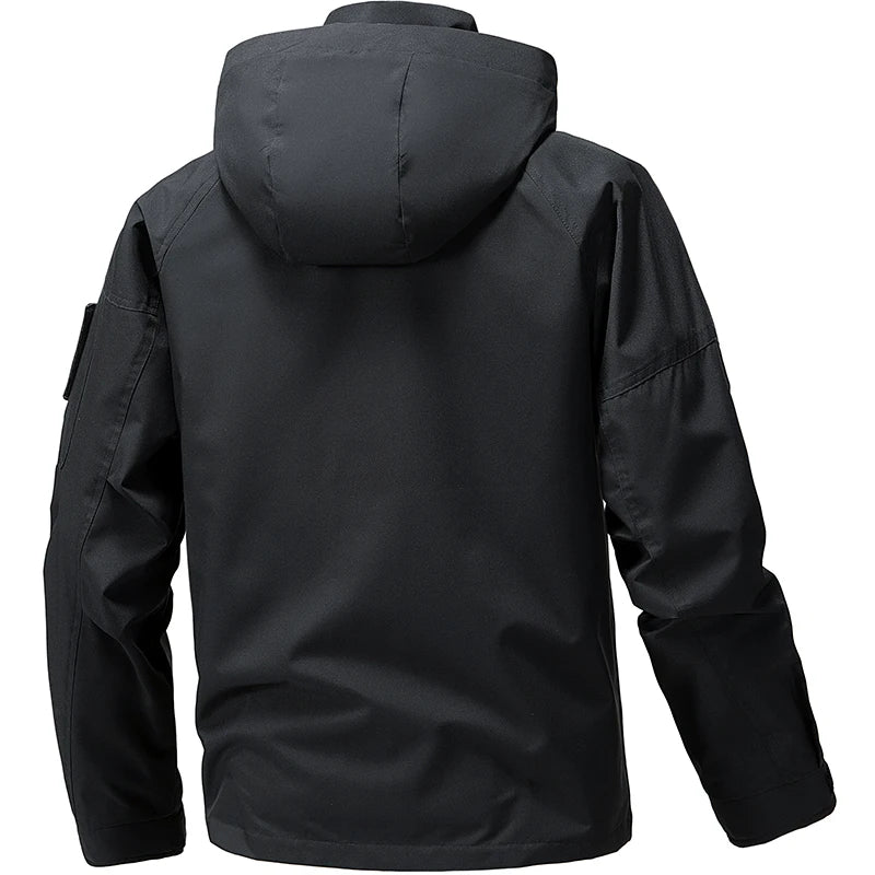 Jaqueta impermeável masculina para atividades ao ar livre, tipo softshell, com zíper e capuz. Ideal para caminhadas e acampamentos, é leve e perfeita para a primavera e outono.