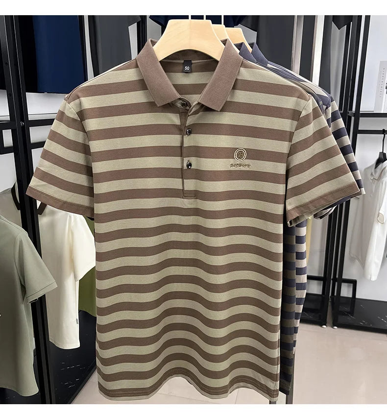 Camiseta masculina de manga curta, listrada e de alta qualidade, perfeita para o verão de 2025. Com bordado da letra "B" da marca de luxo, esta peça é ideal para um look casual e elegante.