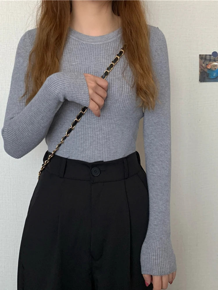 Nova blusa feminina 2025 para outono e inverno, manga longa, pulôver básico com pescoço elástico e estilo sólido em malha jumper.