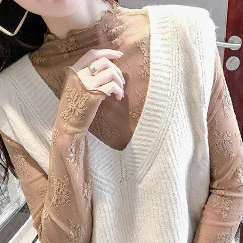 Blusa Feminina Elegante e Sexy, T-shirt de malha feminina com manga longa, detalhe em renda e efeito transparente.