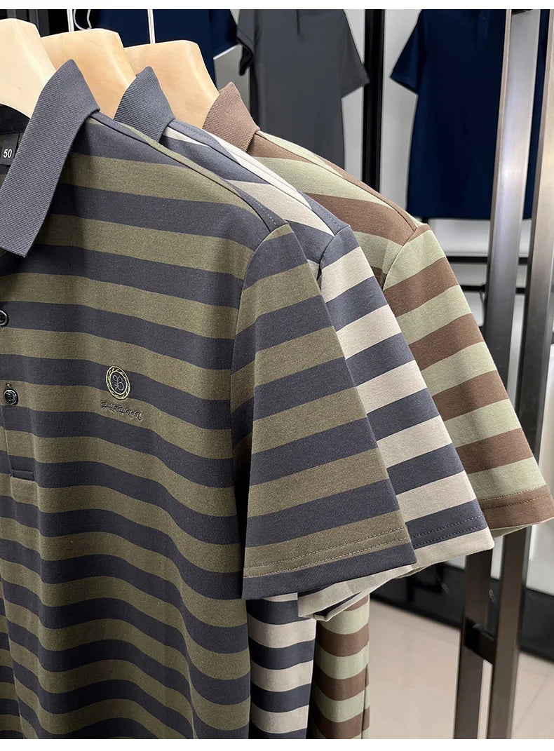 Camiseta masculina de manga curta, listrada e de alta qualidade, perfeita para o verão de 2025. Com bordado da letra "B" da marca de luxo, esta peça é ideal para um look casual e elegante.