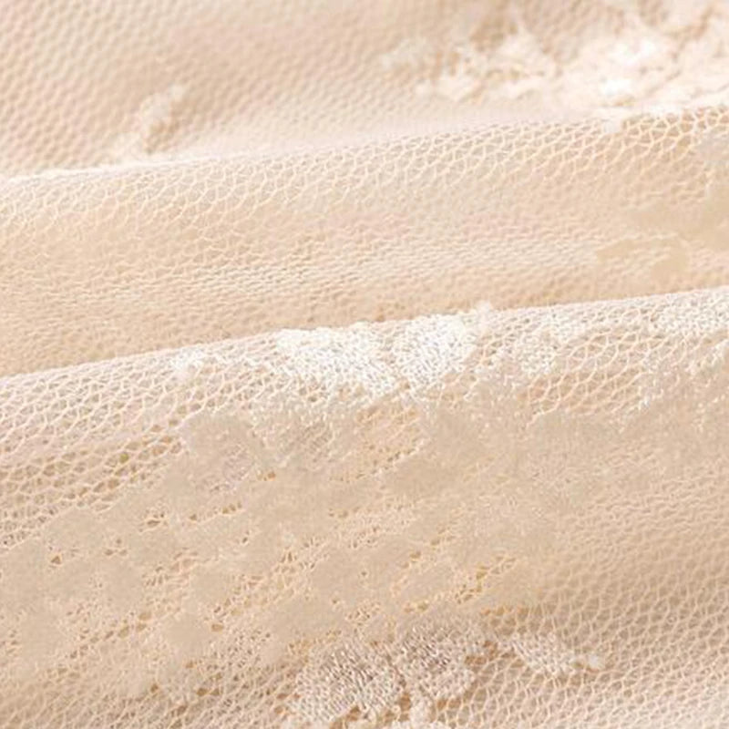 Blusa Feminina Elegante e Sexy, T-shirt de malha feminina com manga longa, detalhe em renda e efeito transparente.