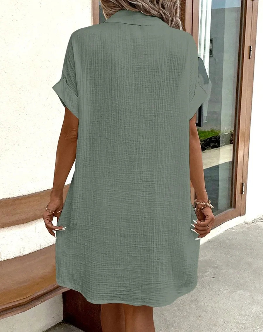 Vestido feminino de verão 2025, nova moda simples e sexy, com decote em V, botão único, mangas curtas e bolsos.