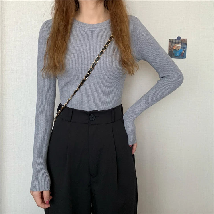 Nova blusa feminina 2025 para outono e inverno, manga longa, pulôver básico com pescoço elástico e estilo sólido em malha jumper.