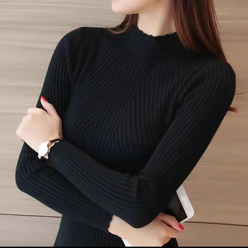 Aproveite a temporada de outono com estilo! A blusa feminina Eveisi apresenta um sofisticado mock neck e delicados babados, perfeita para compor looks casuais e elegantes.