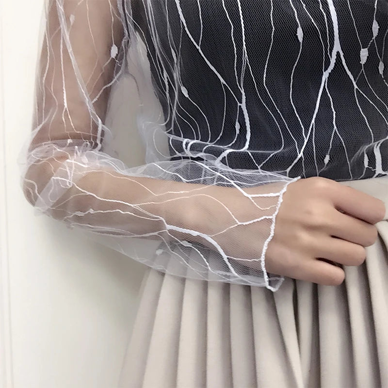 Blusa feminina de renda com camiseta de fundo, primavera e outono, manga longa, malha colheita. Topo estilo estrangeiro, sexy, com detalhes ocos e gola alta.