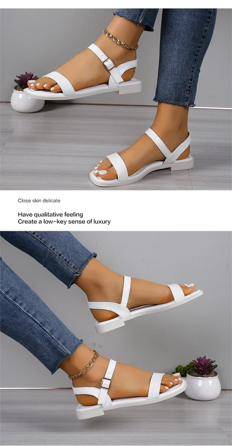 Sandálias de Fivela com Dedo do Pé Aberto. Ideal para o Verão, com Saltos Grossos e Tamanhos Grandes. Perfeitas para a Praia e para Uso Casual, Disponíveis na Cor Branca.