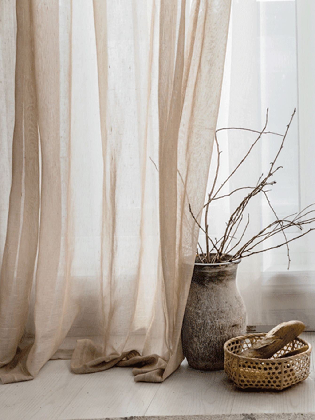 Cortina leve de linho estilo japonês – ideal para janelas de baía, varandas e ambientes asiáticos. Design elegante com opção blackout.