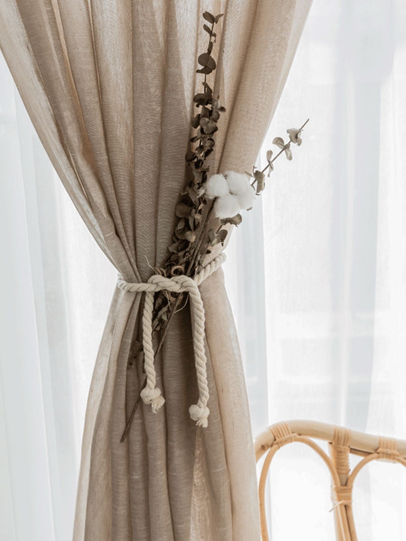 Cortina leve de linho estilo japonês – ideal para janelas de baía, varandas e ambientes asiáticos. Design elegante com opção blackout.