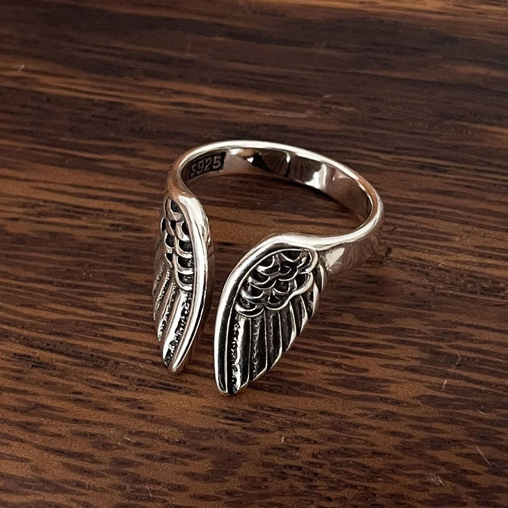 Anel Ajustável Aberto em Prata Esterlina 925 – Design de Asa, Joia Fina para Mulheres e Homens, Ideal para Festa, Presente ou Aniversário.