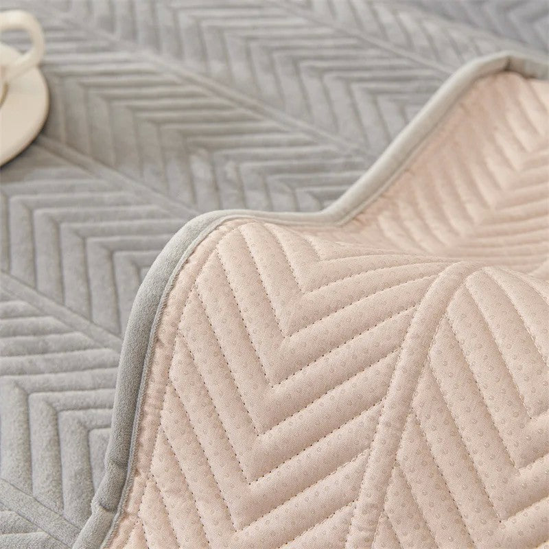 Capa de Sofá Universal em Veludo Premium, Padrão Geométrico Moderno | Toque Macio e Confortável