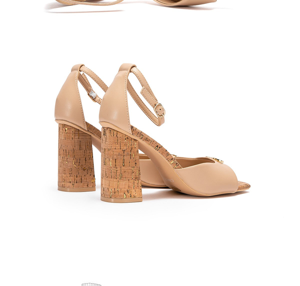 Salto alto feminino com flor metálica  – elegância e luxo para festas inesquecíveis!