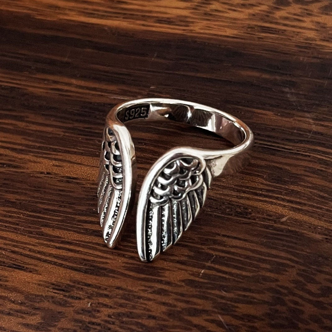 Anel Ajustável Aberto em Prata Esterlina 925 – Design de Asa, Joia Fina para Mulheres e Homens, Ideal para Festa, Presente ou Aniversário.