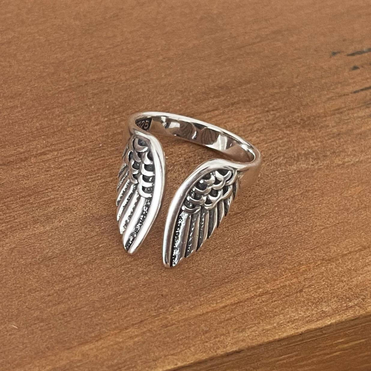 Anel Ajustável Aberto em Prata Esterlina 925 – Design de Asa, Joia Fina para Mulheres e Homens, Ideal para Festa, Presente ou Aniversário.