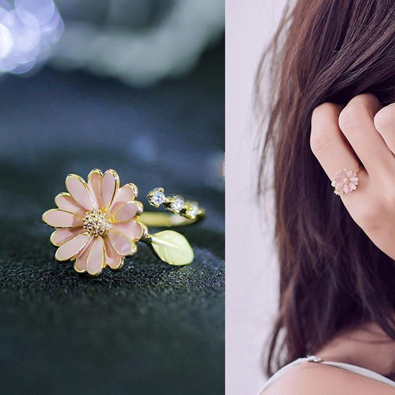 Anel ajustável feminino com design de flor margarida luxuosa, folha detalhada, em cobre com banho dourado, ideal para uso diário, festas e presente especial.
