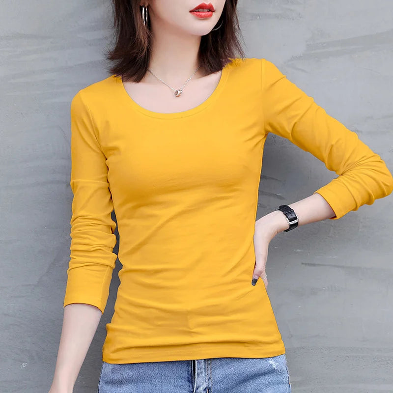 Camiseta feminina de manga longa para outono e inverno, em cor sólida. Ajuste fino, quente, ideal como roupa interior versátil ou como camisa básica.