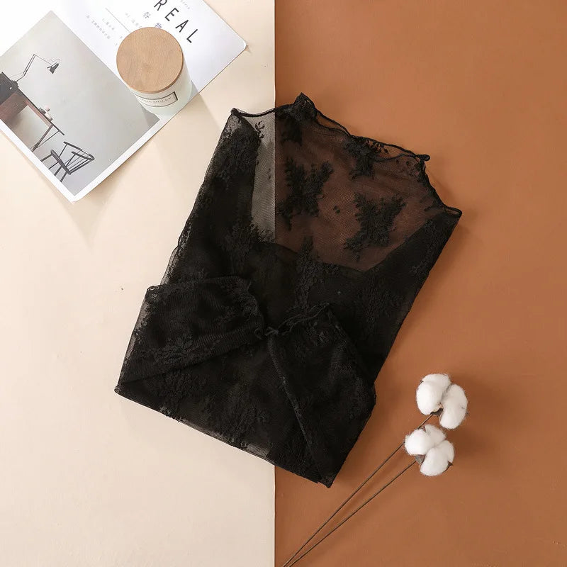 Blusa Feminina Elegante e Sexy, T-shirt de malha feminina com manga longa, detalhe em renda e efeito transparente.