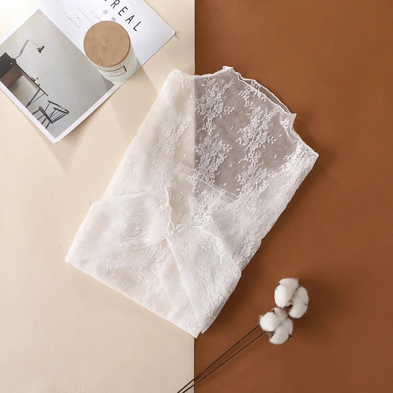 Blusa Feminina Elegante e Sexy, T-shirt de malha feminina com manga longa, detalhe em renda e efeito transparente.