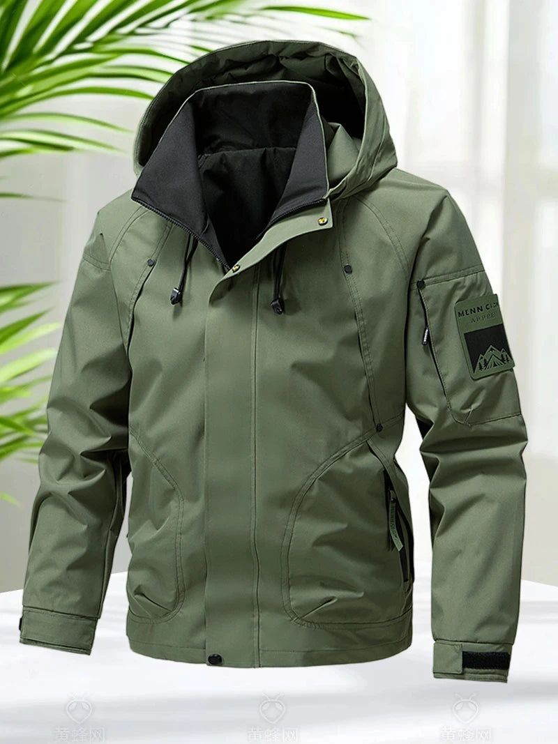 Jaqueta impermeável masculina para atividades ao ar livre, tipo softshell, com zíper e capuz. Ideal para caminhadas e acampamentos, é leve e perfeita para a primavera e outono.