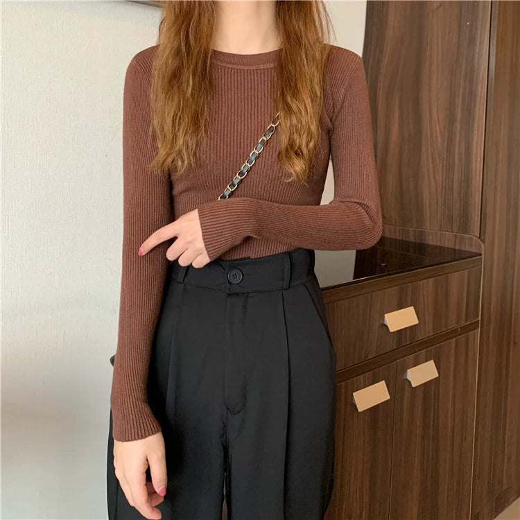 Nova blusa feminina 2025 para outono e inverno, manga longa, pulôver básico com pescoço elástico e estilo sólido em malha jumper.