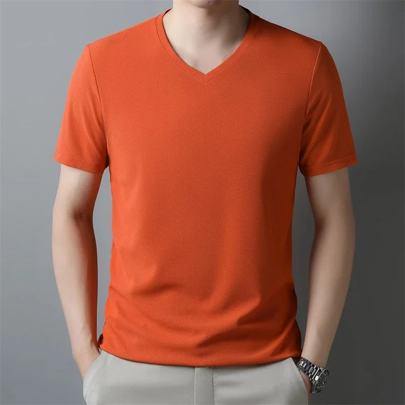 Camiseta masculina de manga curta com decote em V, estilo waffle. Ideal para o verão, é confortável e respirável, disponível em cores sólidas e na moda. Perfeita para compor looks casuais!