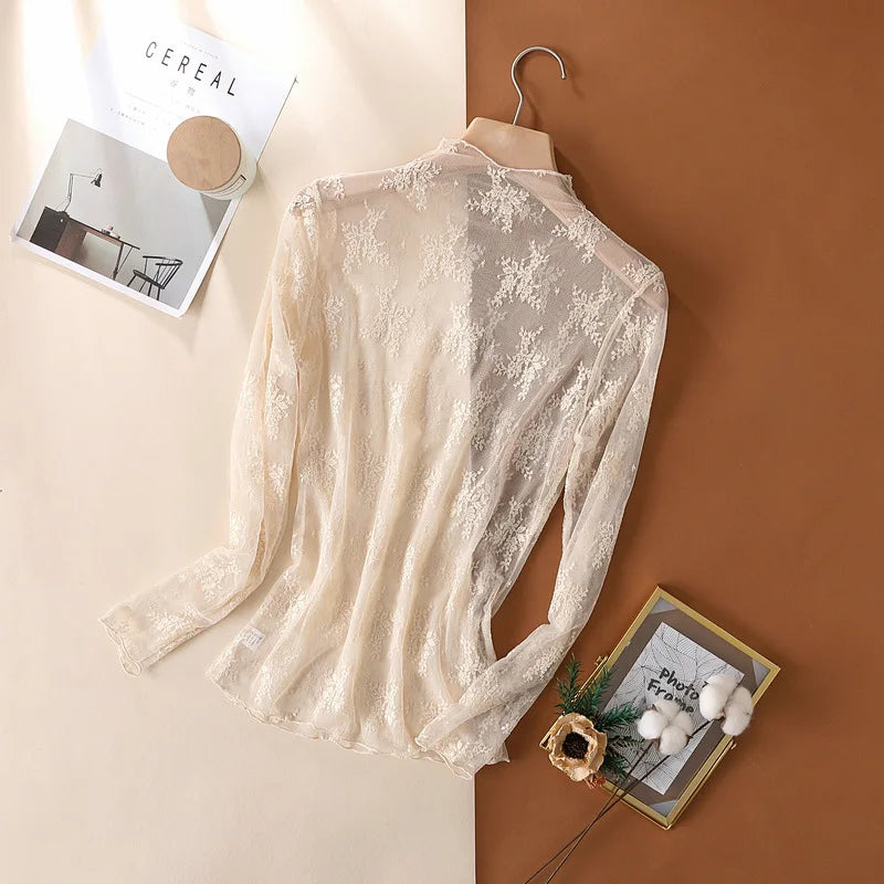 Blusa Feminina Elegante e Sexy, T-shirt de malha feminina com manga longa, detalhe em renda e efeito transparente.