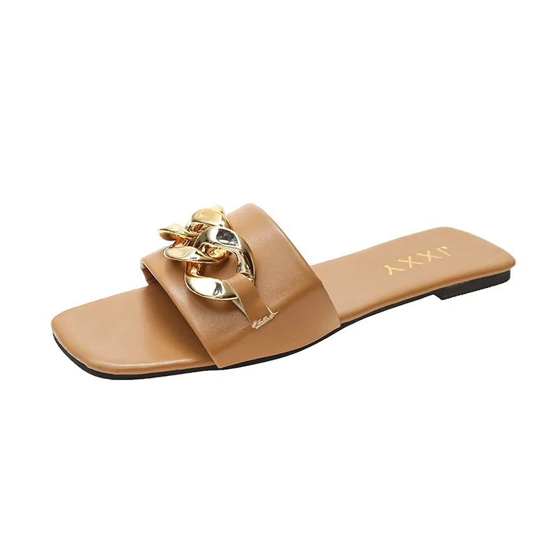 2024: Nova Moda Feminina - Chinelos de Dedo com Ponta Quadrada, Chinelos Planos, Sandálias de Praia, Flip Flops com Decoração de Metal, Sapatos Casuais.