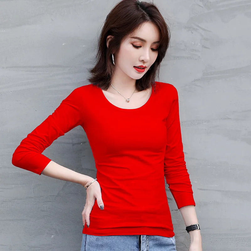 Camiseta feminina de manga longa para outono e inverno, em cor sólida. Ajuste fino, quente, ideal como roupa interior versátil ou como camisa básica.