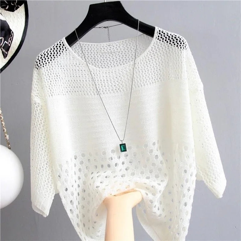 Colete de malha de seda gelo para primavera e verão, com design oco e fino, ideal para looks de streetwear com camisa branca.
