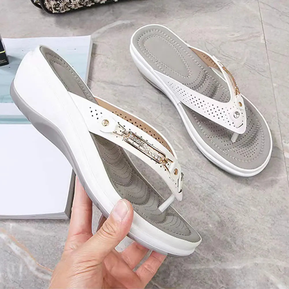 Chinelos Femininos 2024: Novos Slides da Moda, Sapatos Antiderrapantes, Sandálias de Praia para Mulheres, Lazer ao Ar Livre, Chinelos com Biqueira Aberta.
