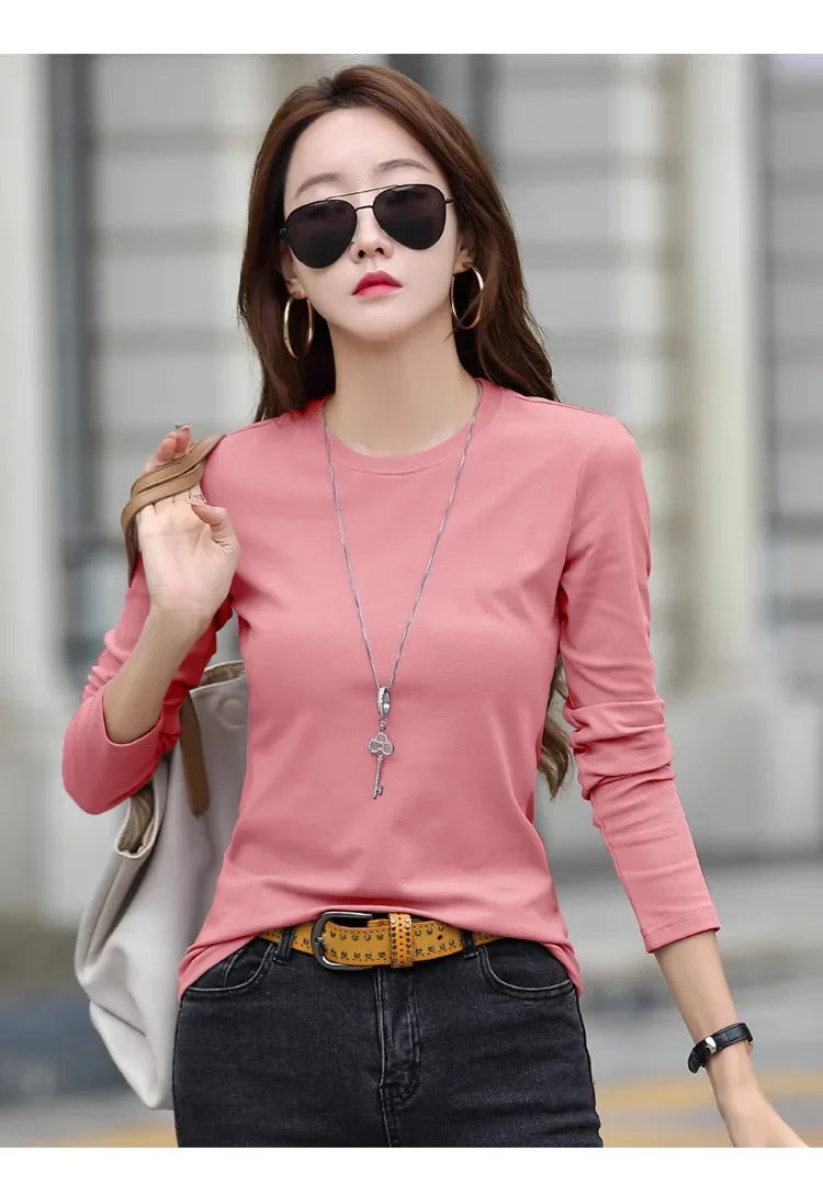 Camiseta feminina slim fit de manga longa com gola redonda, estilo simples e elegante, decorada com detalhes em linha, perfeita para o outono e inverno, feita de poliéster.